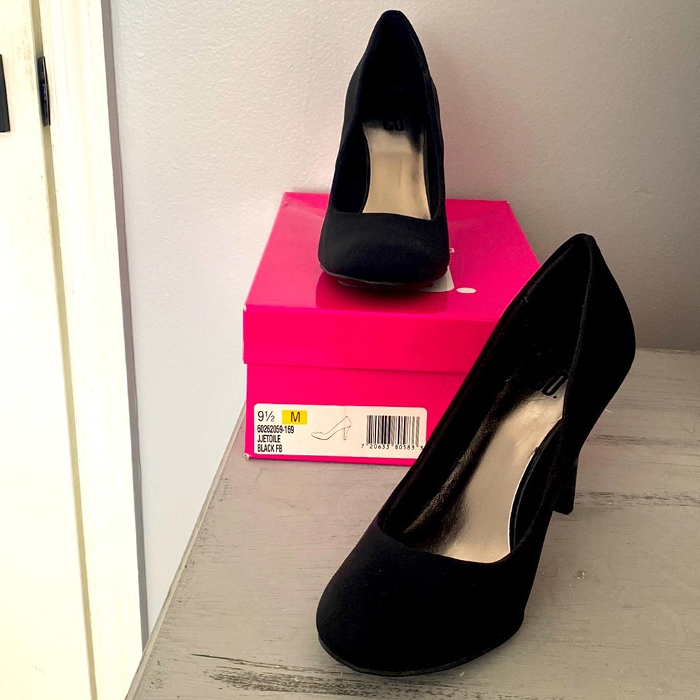 Nine West Black 9.5 Heels Fabric Round Toe